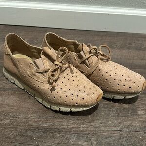 OTBT - Lunar Suede Sneakers
Off the Beaten Track brand